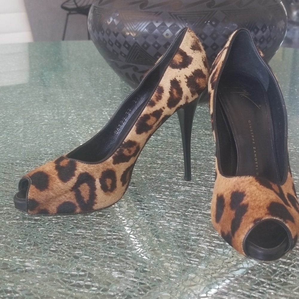Giuseppe Zanotti leopard peep toe